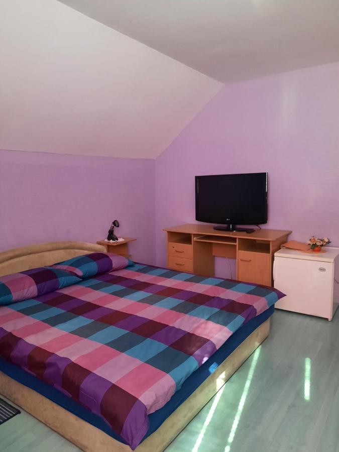 Rooms & Apartment Čehovin Postojna Buitenkant foto