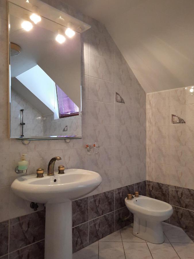 Rooms & Apartment Čehovin Postojna Buitenkant foto