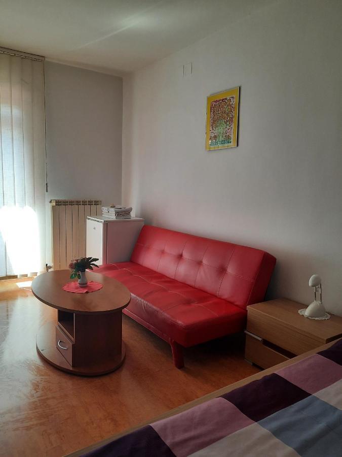 Rooms & Apartment Čehovin Postojna Buitenkant foto
