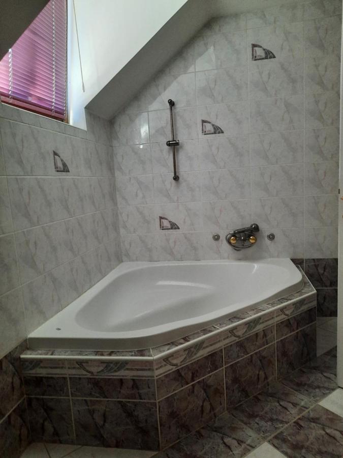 Rooms & Apartment Čehovin Postojna Buitenkant foto