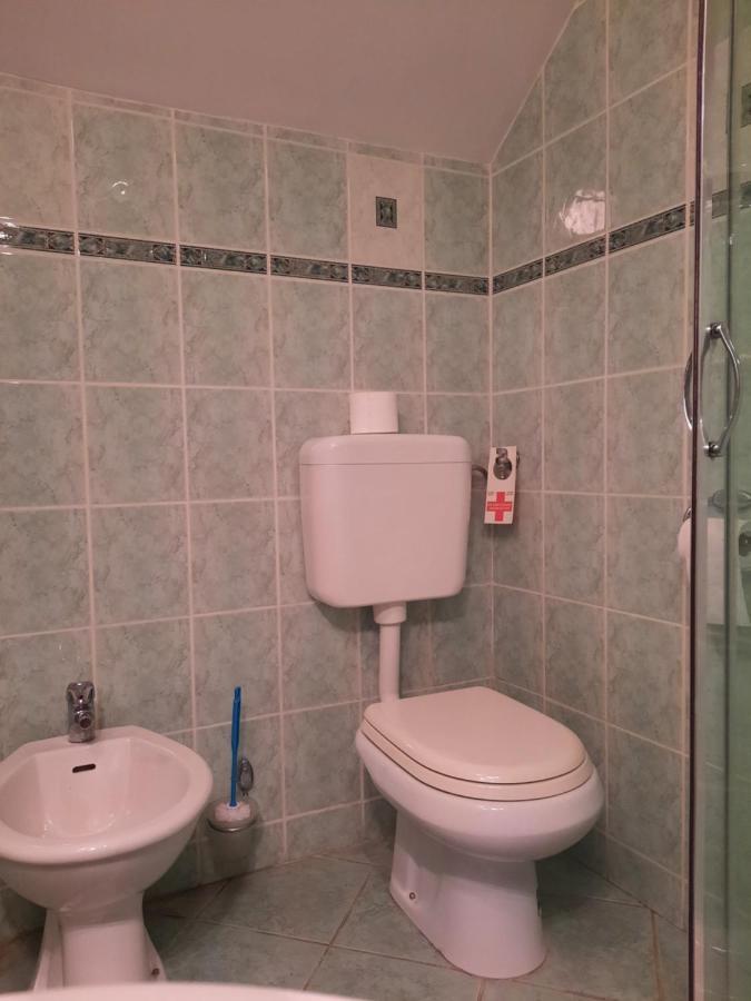Rooms & Apartment Čehovin Postojna Buitenkant foto