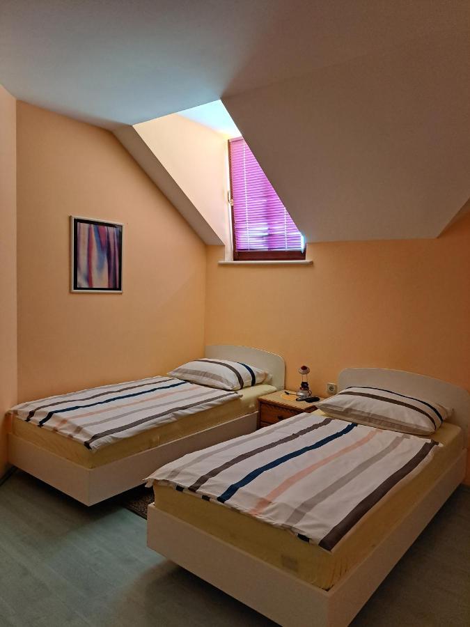 Rooms & Apartment Čehovin Postojna Buitenkant foto