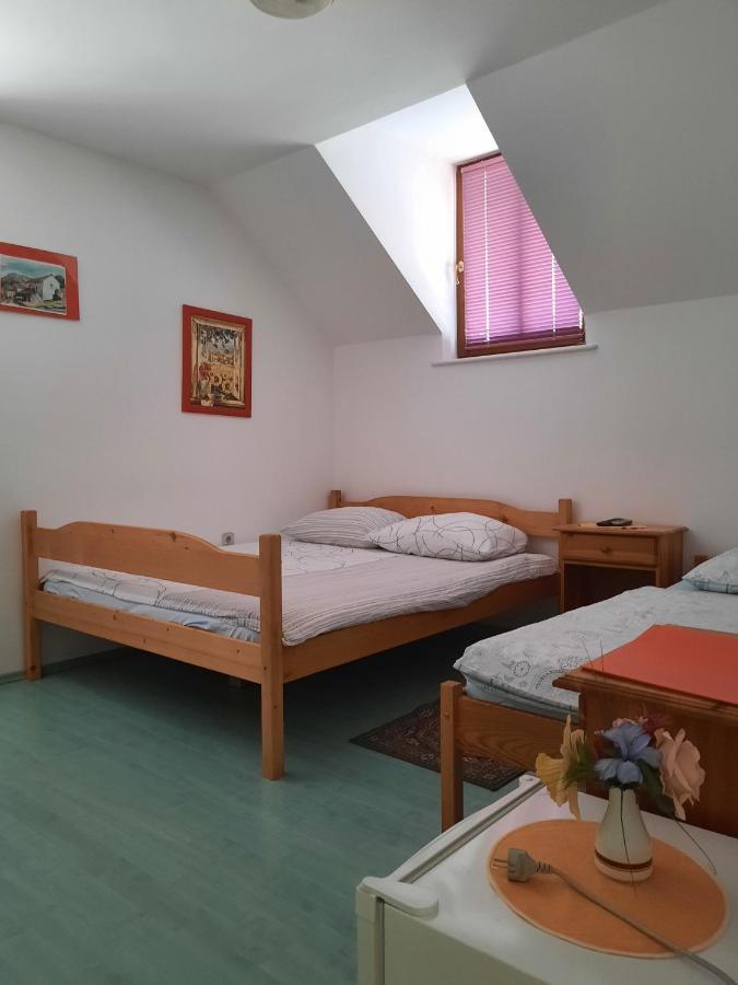 Rooms & Apartment Čehovin Postojna Buitenkant foto