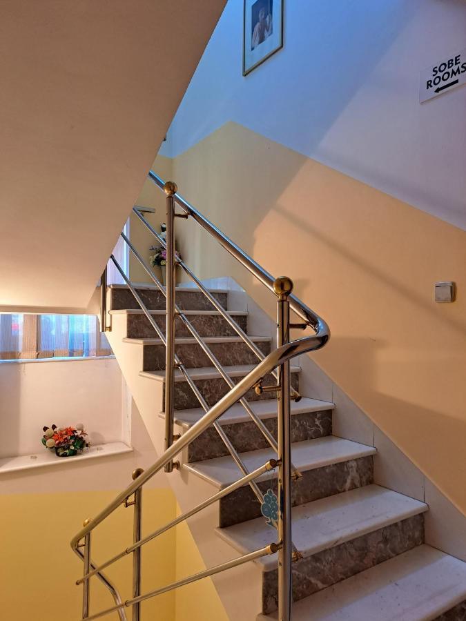 Rooms & Apartment Čehovin Postojna Buitenkant foto