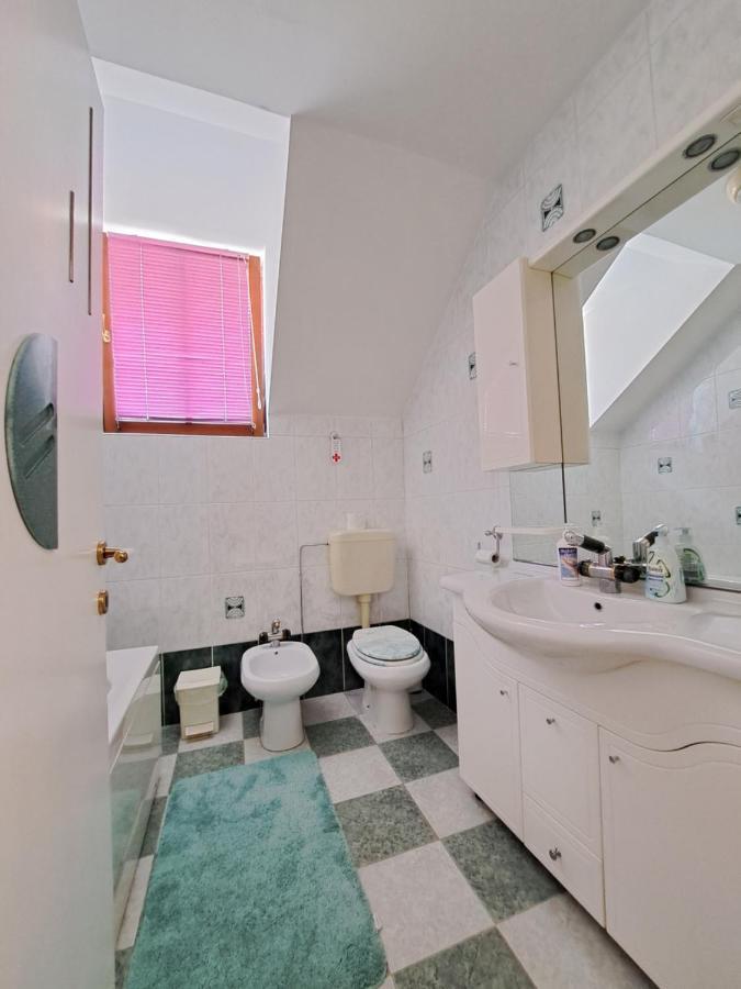 Rooms & Apartment Čehovin Postojna Buitenkant foto