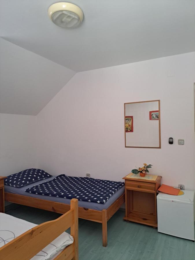 Rooms & Apartment Čehovin Postojna Buitenkant foto